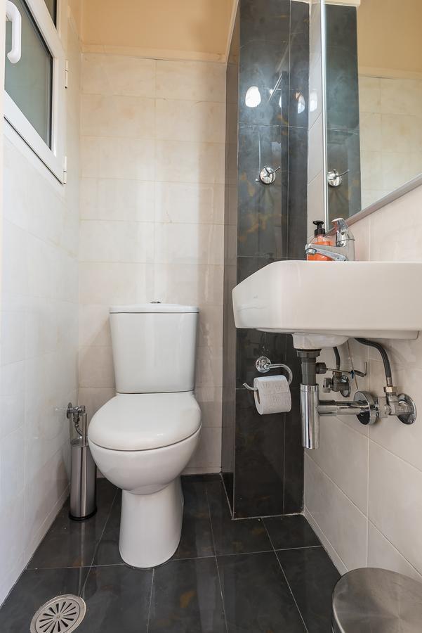 Victoria Familia Apartments Афины Экстерьер фото